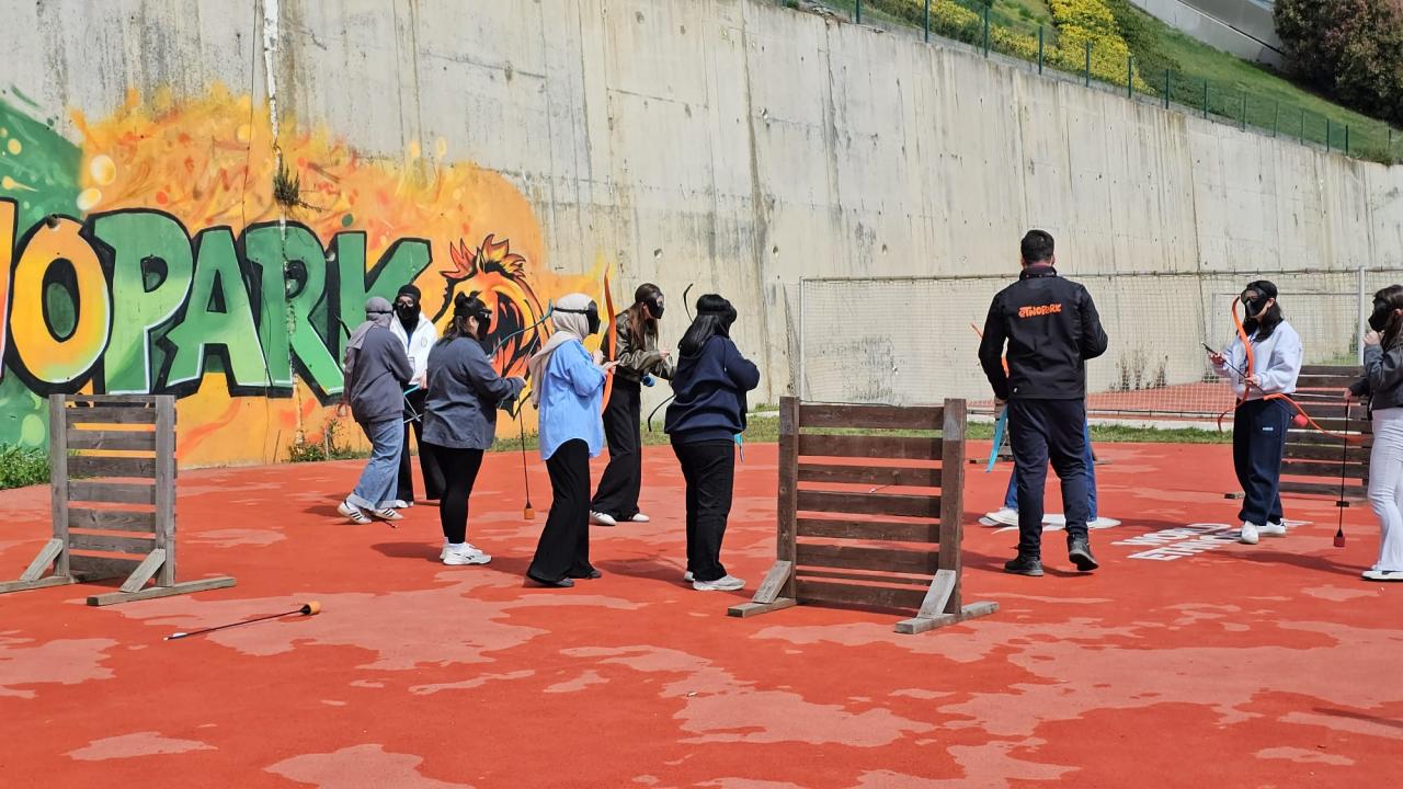 Gençler hem geleneği hem adrenalini İstanbul Etnopark'ta yaşadı