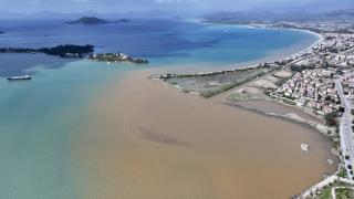 Fethiye ve Marmaris'te deniz suyunun rengi kahverengi ile turkuaza döndü