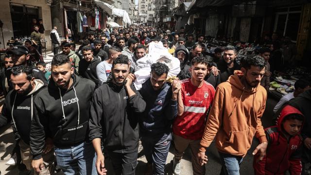 Soykırımcı İsrail ordusu, Gazze'de Dünya Sağlık Örgütü'ne ait bir araca saldırı düzenledi