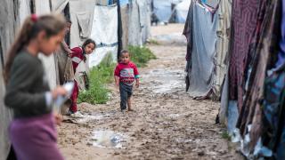 Gazze'de etkili olan yağış çadırlarda kalan Filistinlileri olumsuz etkiledi