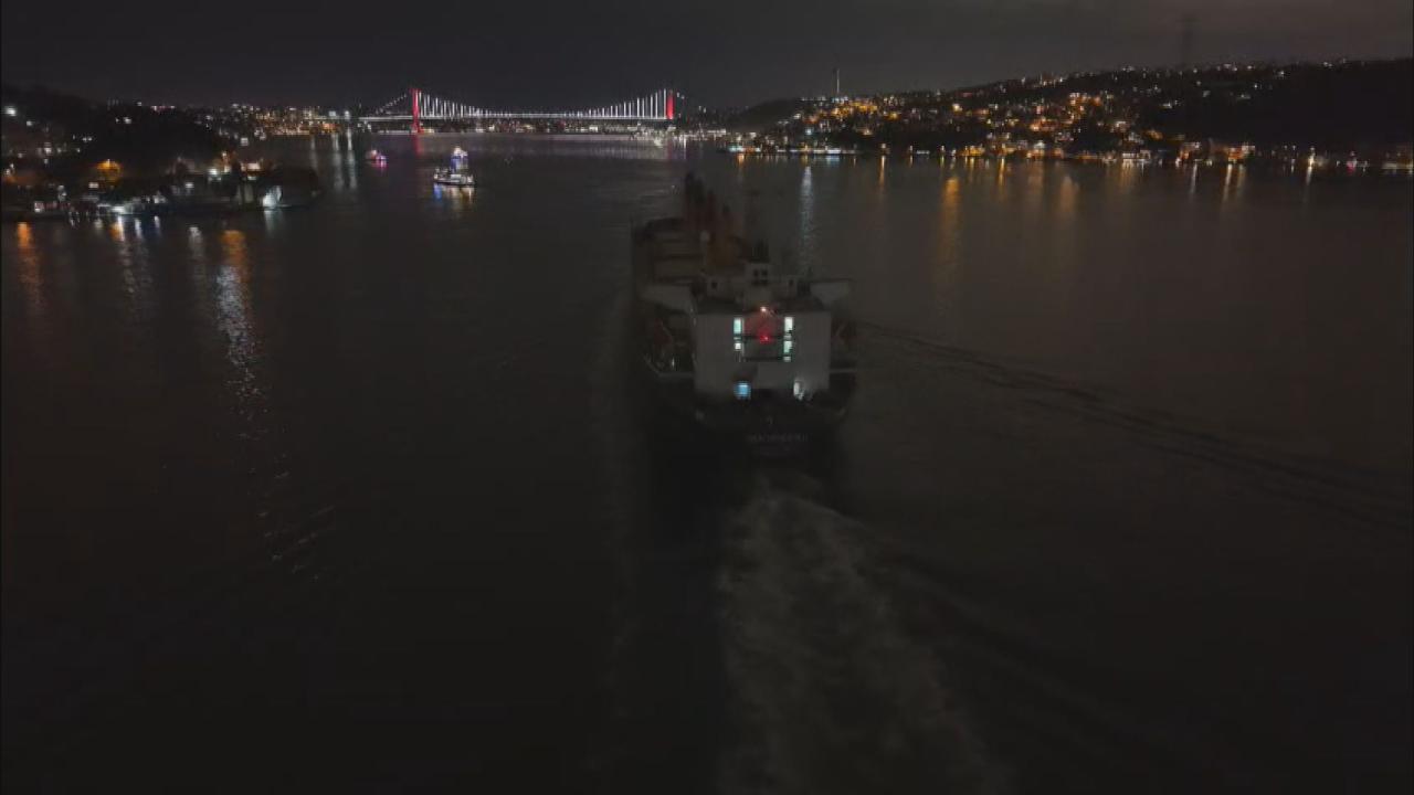 İstanbul Boğazı'nda gemi trafiği askıya alındı