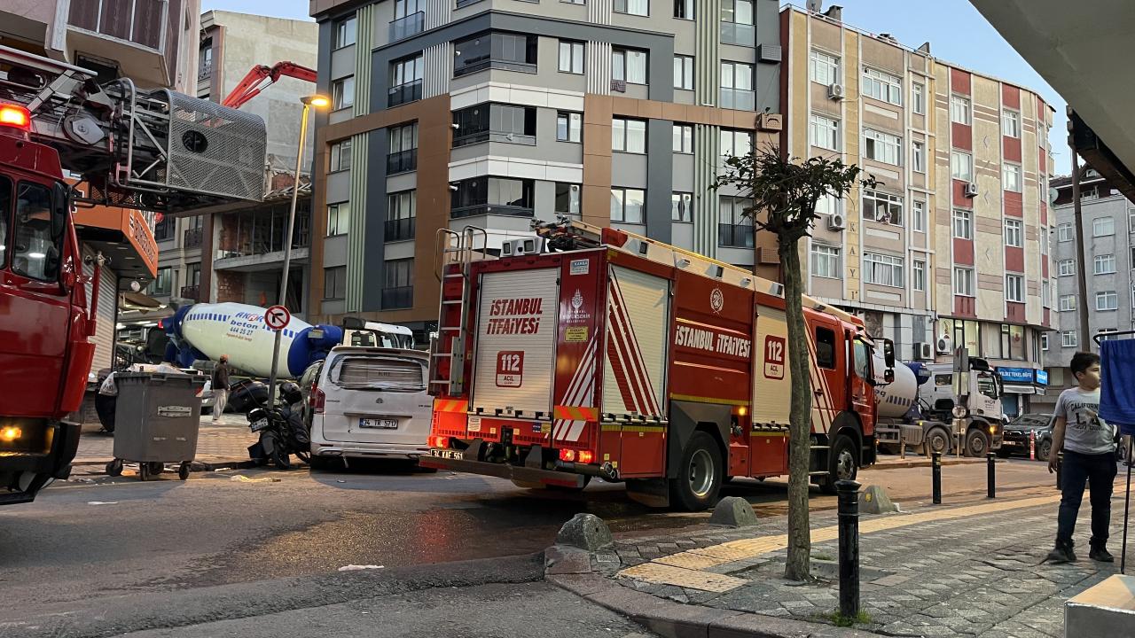 İstanbul'da inşaat sırasında yan binanın duvarı yıkıldı
