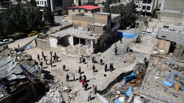 İran'da yerleşim yerlerinin vurulduğu saldırıda meydana gelen hasarı görüntülendi