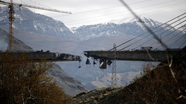 ABD ve İsrail, İran'ın Kerec kentindeki B1 Köprüsü'nü bir kez daha vurdu