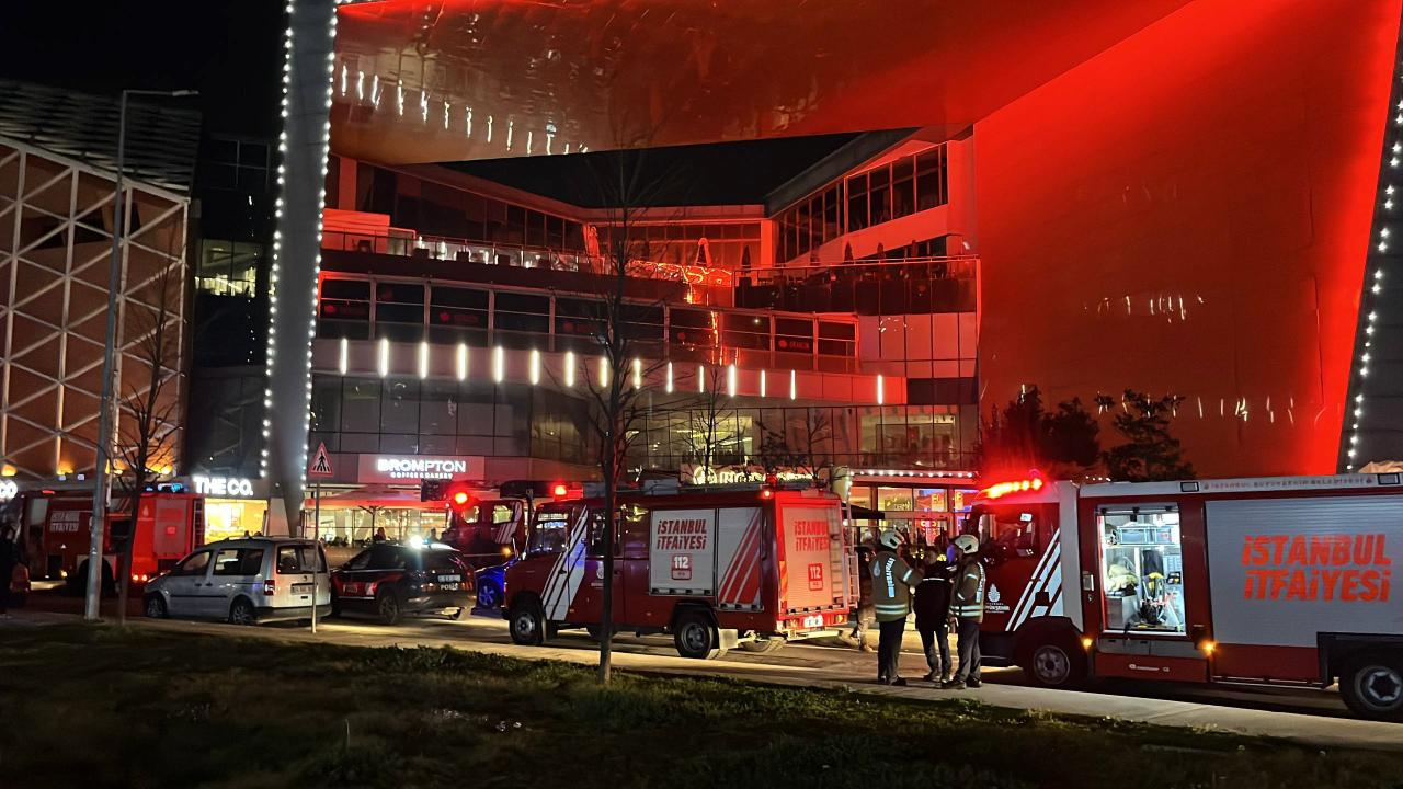 İstanbul'da alışveriş merkezinde yangın