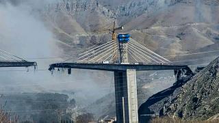 İran: B1 köprü saldırısında 8 kişi hayatını kaybetti, 95 kişi yaralandı