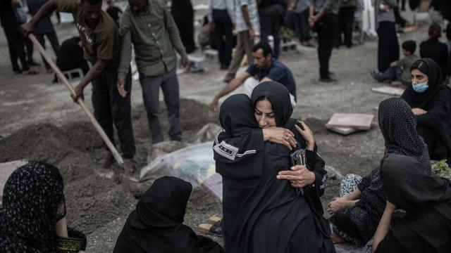 ABD’nin bombaladığı okulun bulunduğu Minab’daki günlük yaşamı görüntülendi