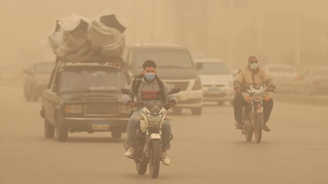 Mısır'da kum fırtınası etkili oldu