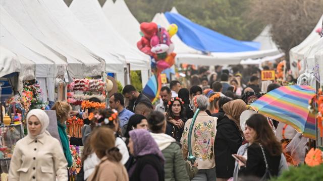 Adana'da 14. Uluslararası Portakal Çiçeği Karnavalı sürüyor