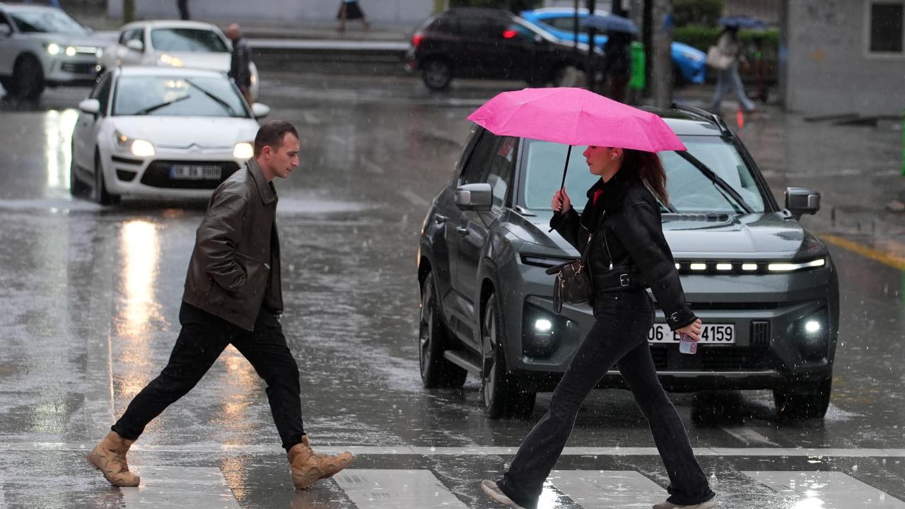 Başkentte sabah saatlerinde sağanak etkili oldu