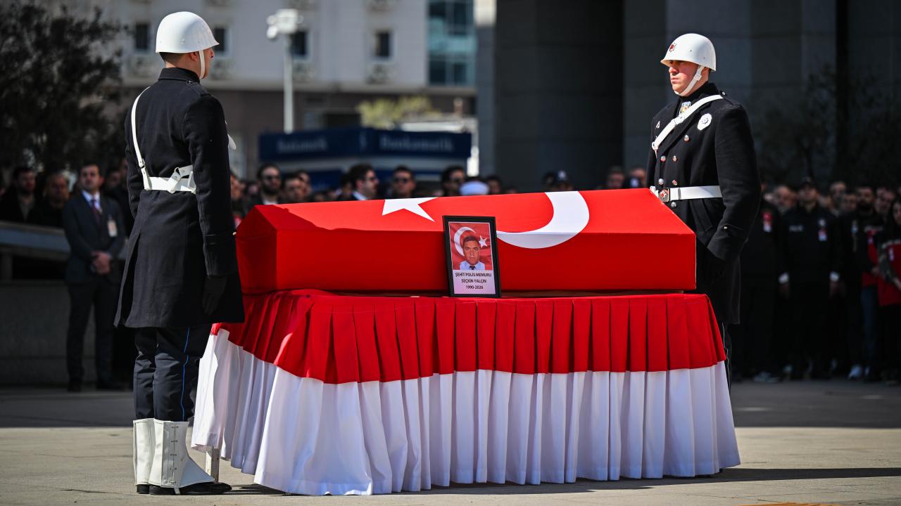 İstanbul'da kazada şehit olan polisimiz için tören düzenlendi