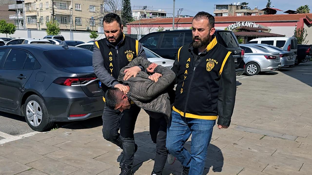 Pastanede cep telefonu çaldı, görünce dayanamıyorum dedi