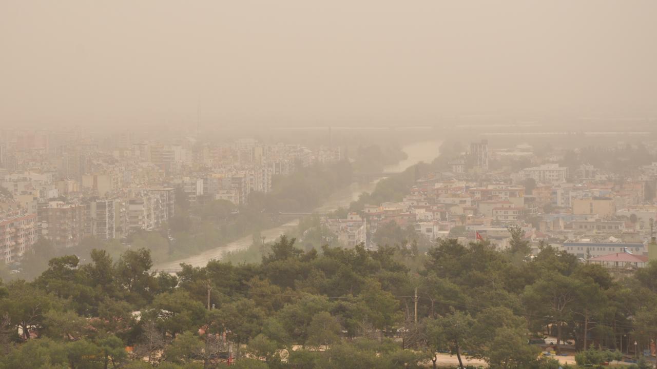 MGM'den toz taşınımı uyarısı: Yarın öğle saatlerine kadar sürecek