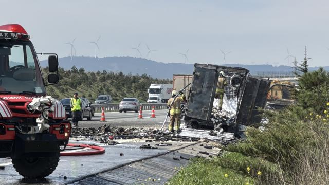 Kuzey Marmara Otoyolu'nda tırda yangın