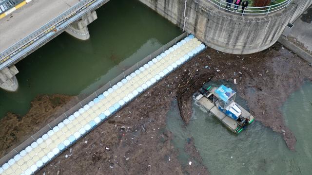 Yuvacık Barajı'na derelerin taşıdığı atıklar toplanarak su kalitesi korunuyor