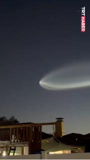 Falcon 9 roketinin fırlatılmasının ardından gökyüzü…