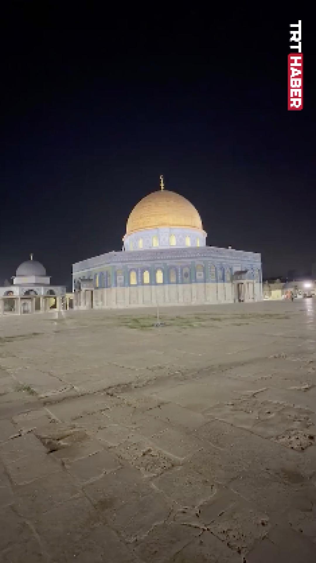 Mescid-i Aksa'da, 40 günün ardından sabah ezanı yükseldi