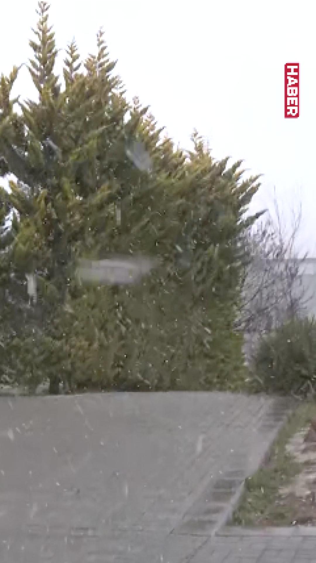 Ankara'nın yüksek kesimlerine lapa lapa kar yağdı