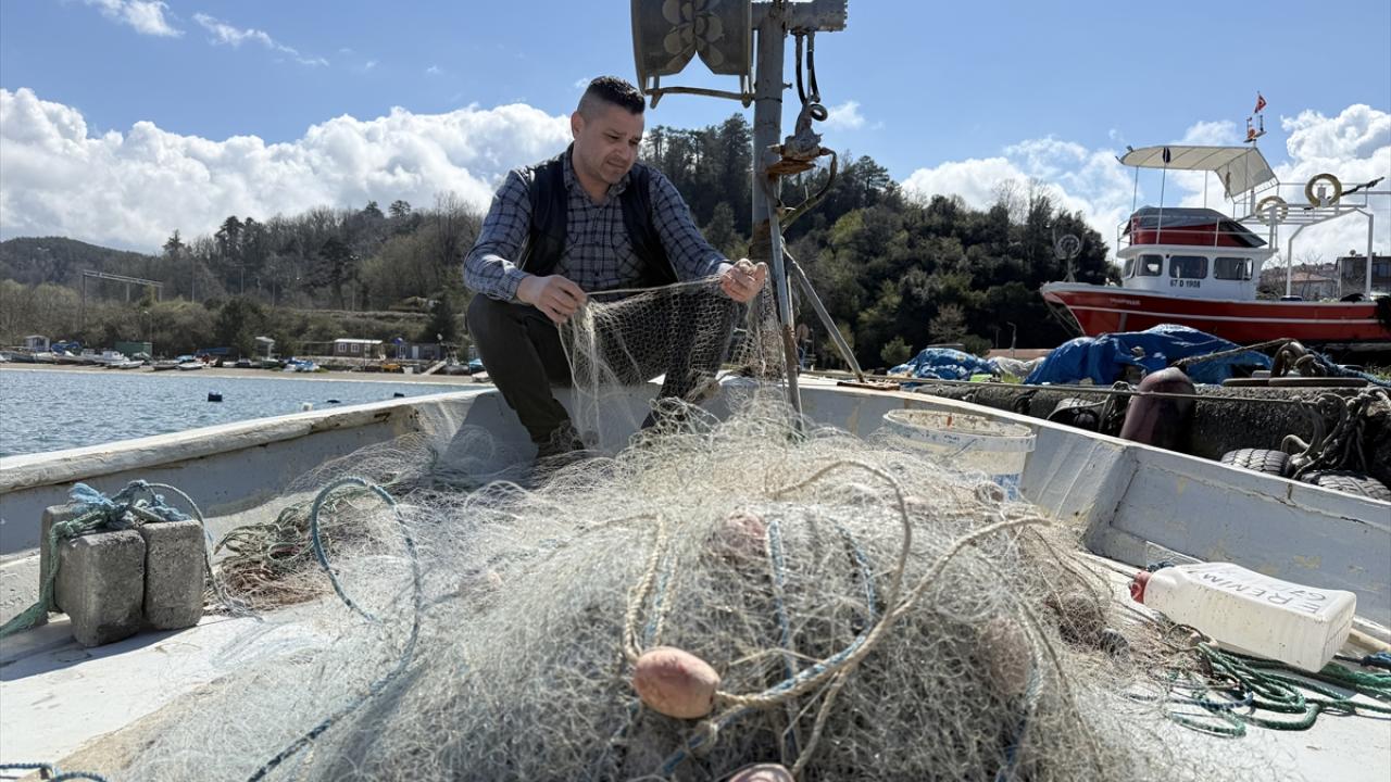 Zonguldak`ta balıkçılar ağların ve teknelerin bakımına başladı