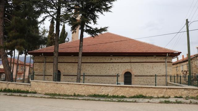 Isparta'da 8 asırlık Afşar Cami zamana direniyor