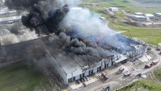 Ankara'da mobilya deposunda yangın