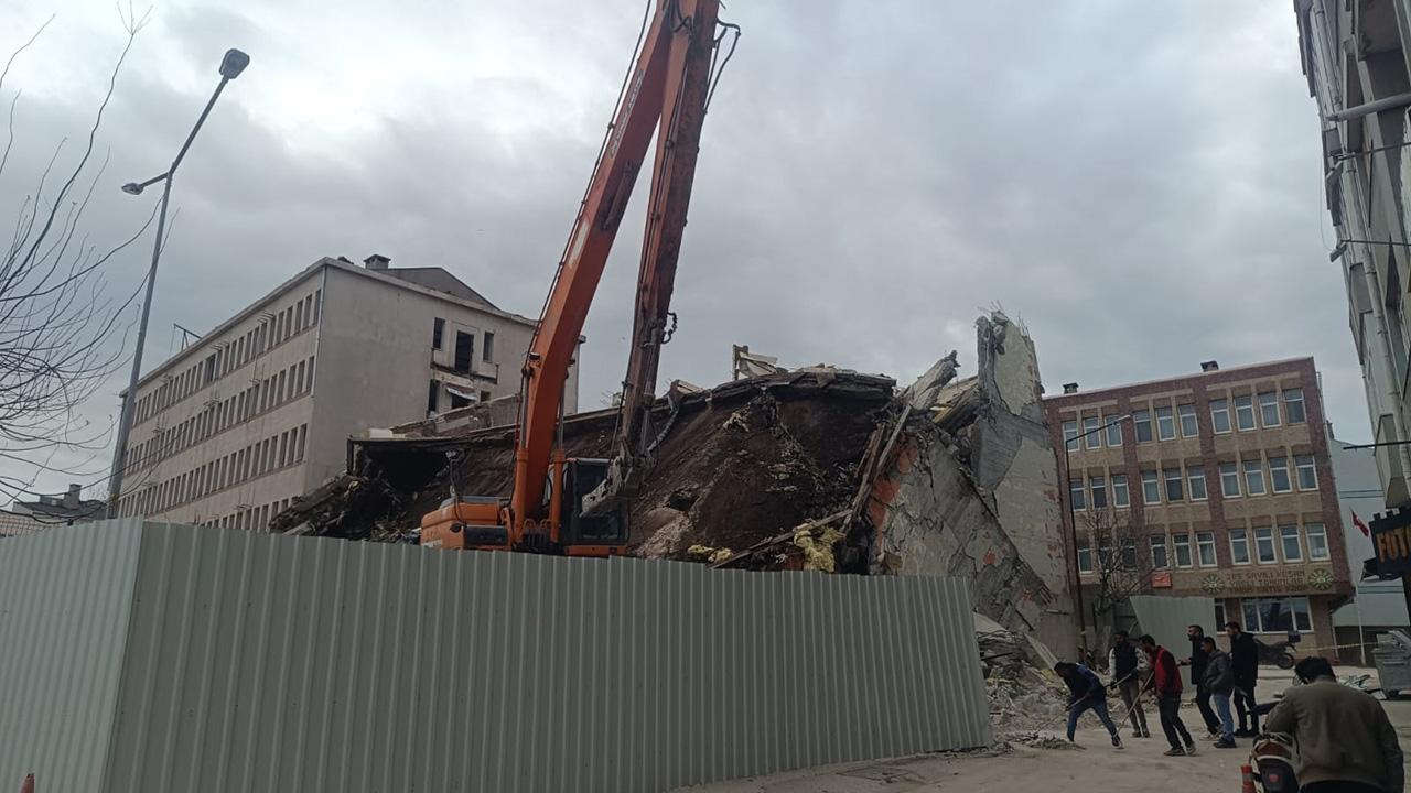 Yıkım kurallarına uymayan firma cezasız kalmadı