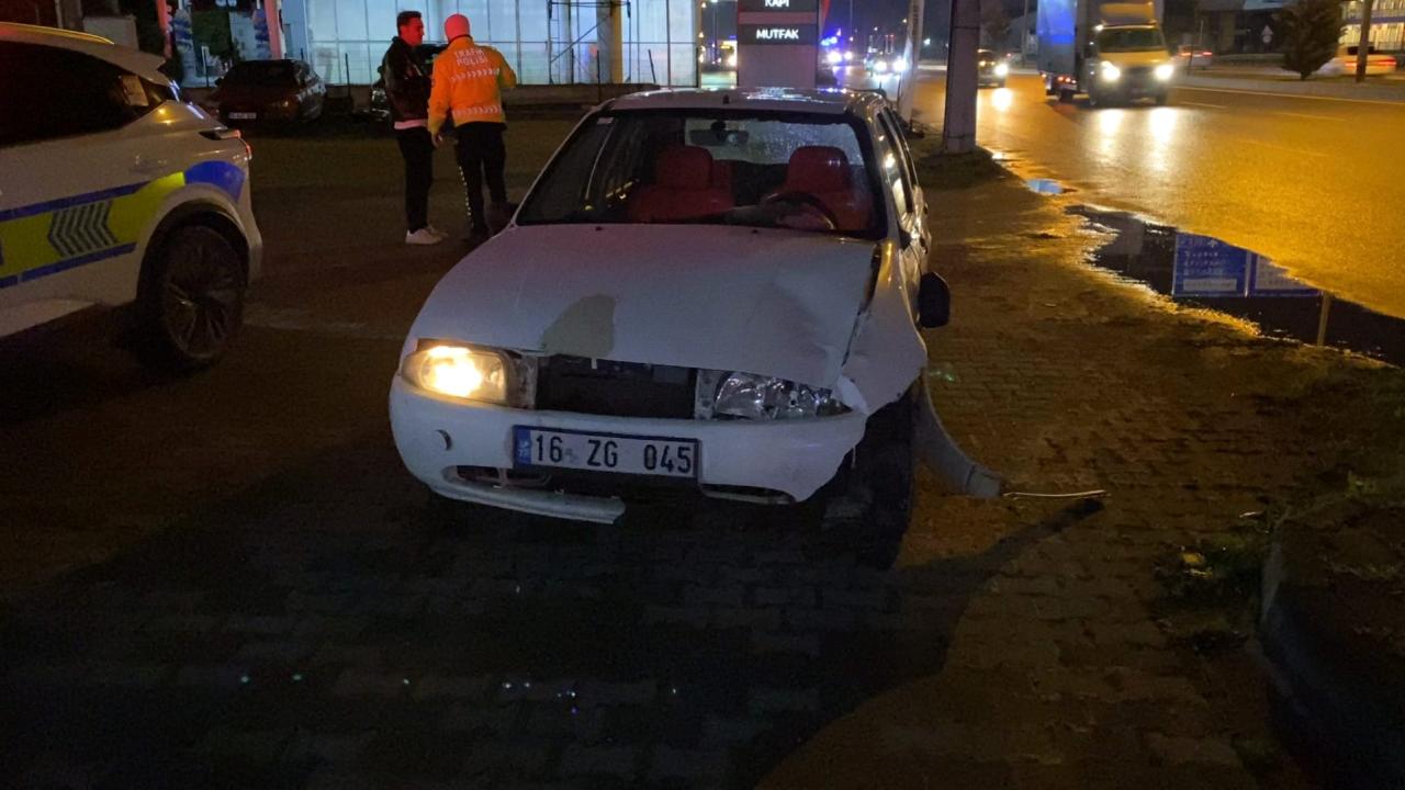 Bursa'da telefonunu almak isteyen yayaya otomobil çarptı