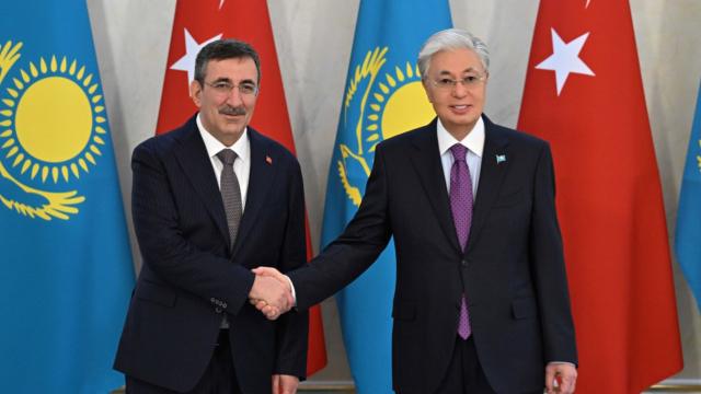 Cumhurbaşkanı Yardımcısı Yılmaz Kazakistan Cumhurbaşkanı Tokayev ile görüştü