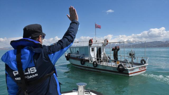 Deniz polisleri "Van Gölü'nün incisi" için teyakkuzda