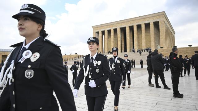 Emniyet teşkilatından Anıtkabir'e "181. yıl" ziyareti