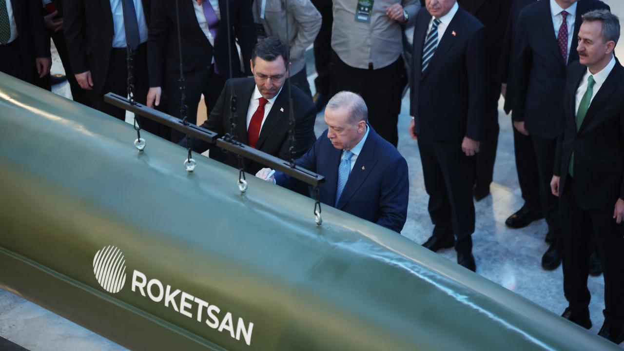 Cumhurbaşkanı Erdoğan, ROKETSAN Üretim Tesisleri'nde incelemelerde bulundu