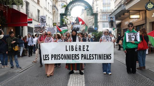 Paris'te İsrail'in Filistinli esirleri hedef alan "idam yasası"na karşı protesto düzenlendi