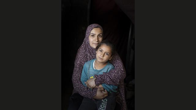 Gazze’de yerinden edilmiş aileler zor şartlar altında yaşam mücadelesi veriyor