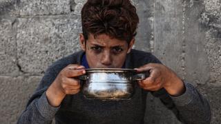 Gazze'de Filistinlilere sıcak yemek dağıtımı yapıldı