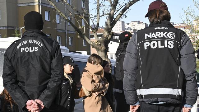 İstanbul'daki uyuşturucu soruşturmasında gözaltına alınan 19 zanlı adliyede