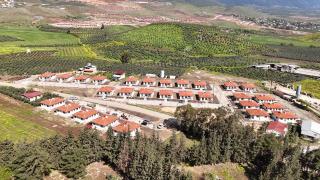 Hatay'da 28 köy evi depremzedelere teslim edildi