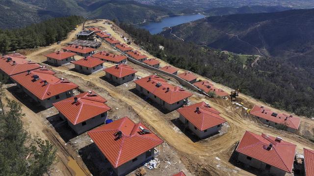 Yanan köyler yeniden kuruluyor: 138 ev teslime hazır