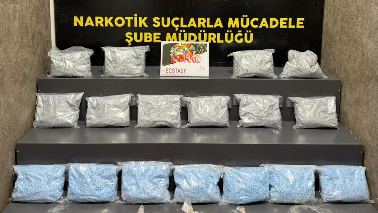 İzmir'de 101 bin 520 uyuşturucu hap ele geçirildi