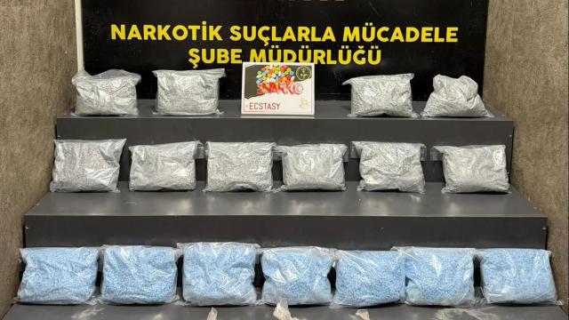 İzmir'de 101 bin 520 uyuşturucu hap ele geçirildi
