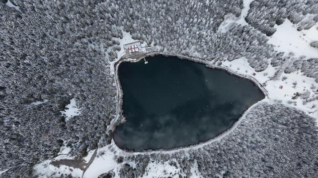 Karagöl Sahara Milli Parkı kar yağışıyla beyaza büründü