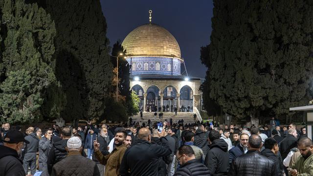 41 gün kapalı kalan Mescid-i Aksa yeniden açıldı