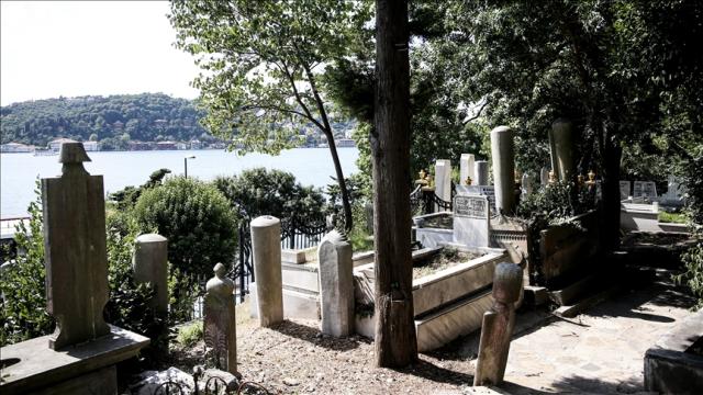İstanbul'da mezarlıklar 7/24 kamerayla izlenecek