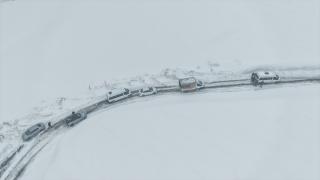 Muş'ta kar ve tipi nedeniyle yolda mahsur kalanlar kurtarıldı