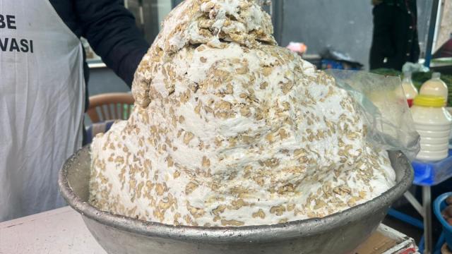 Ordulu çift, kentin asırlık helvasını 30 yıldır birlikte hazırlıyor