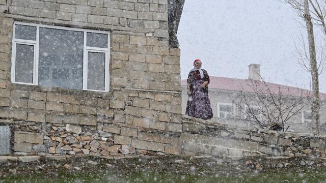 Van'da ilkbaharda kar etkili oldu