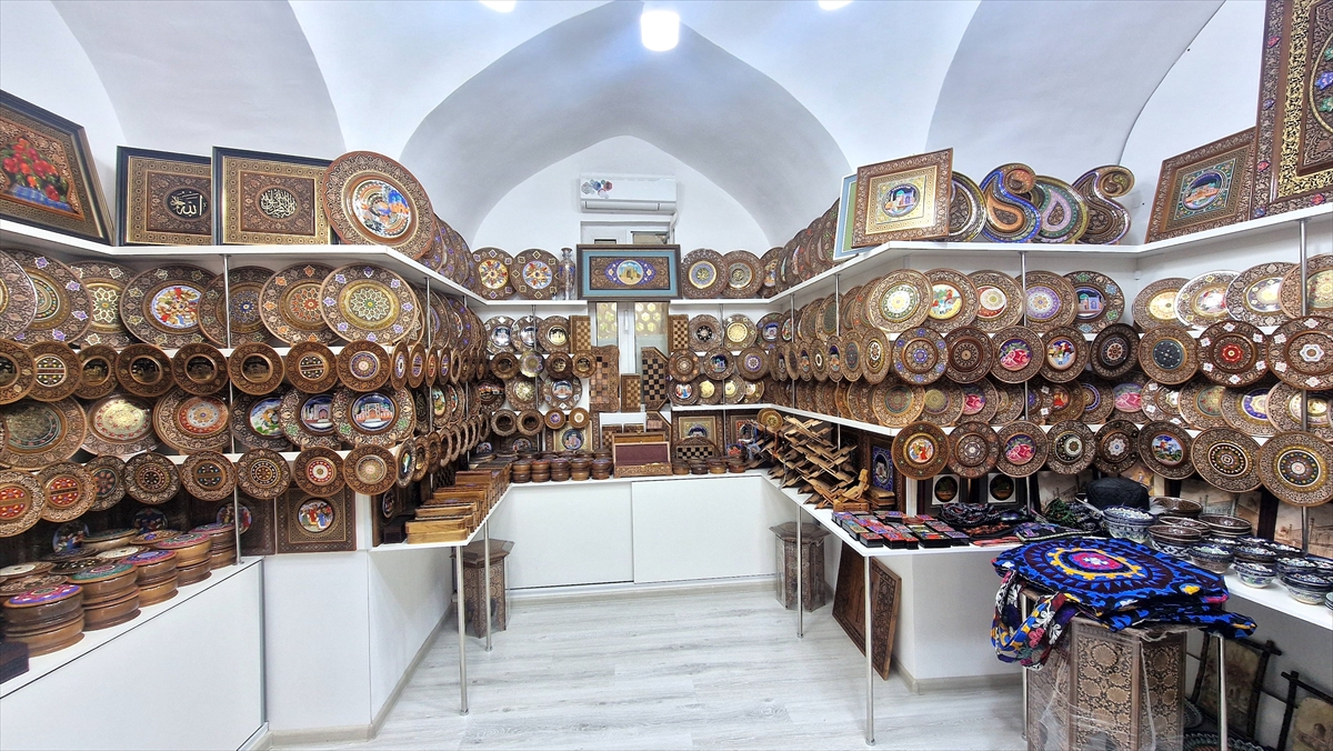 Ahşap oymacılığı geleneği, ustadan çırağa aktarılarak varlığını sürdürüyor