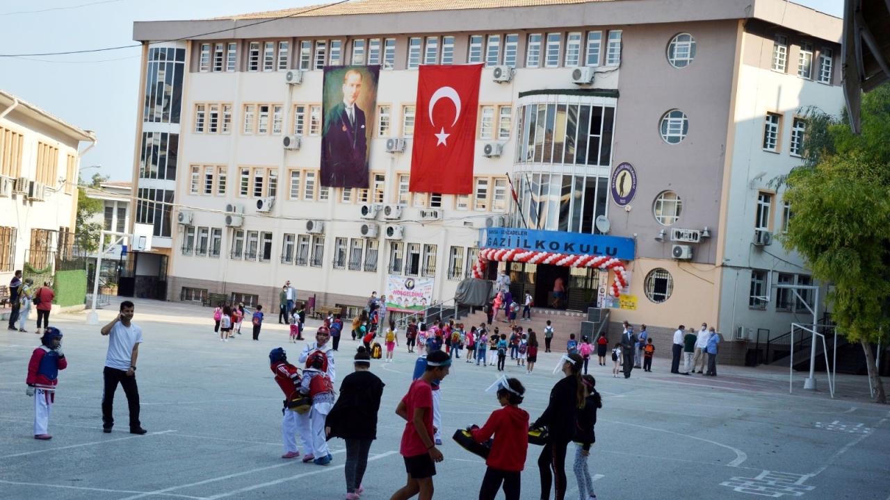 1- Okullara giriş ve çıkışların nasıl olması planlanıyor?