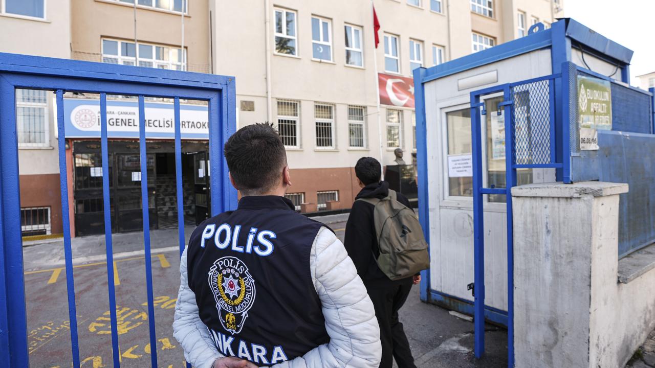 5- Kahramanmaraş ve Şanlıurfa`daki saldırılardan etkilenenlere yönelik çalışmalar devam ediyor mu?