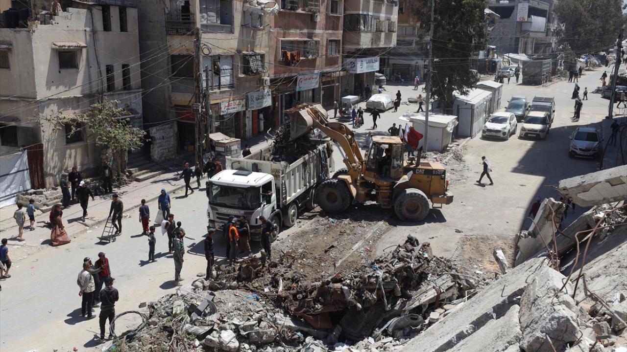 Gazze’de enkaz kaldırma çalışmaları sürüyor