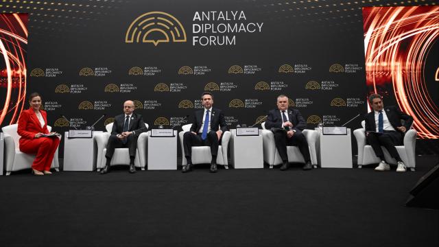 ADF'de küresel enerji paneli düzenlendi